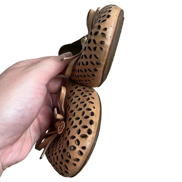 Michael Kors • Olivia Flats - Picture 6 of 13